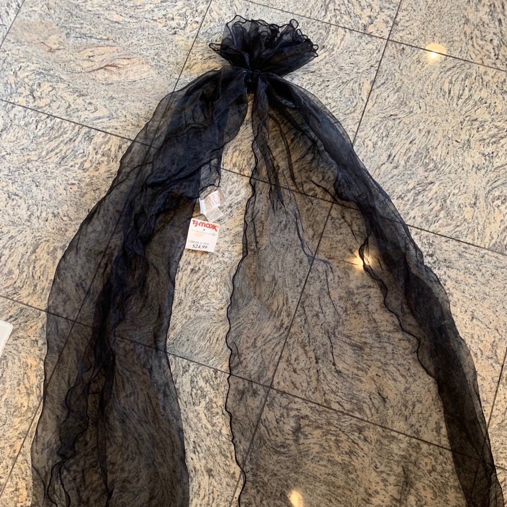 Badgley Mischka Black shawl / Scarf